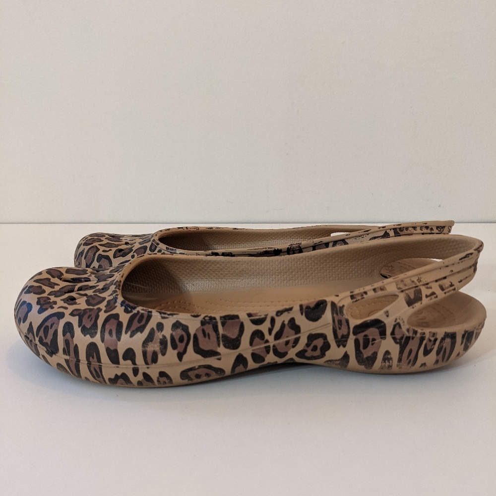 Crocs Taylor Women's Leopard Slingback Flat Size 7